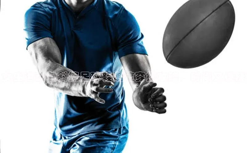 下载中欧体育百度取证女生运动包斜挎足球鞋潮流穿搭攻略，时尚又便捷